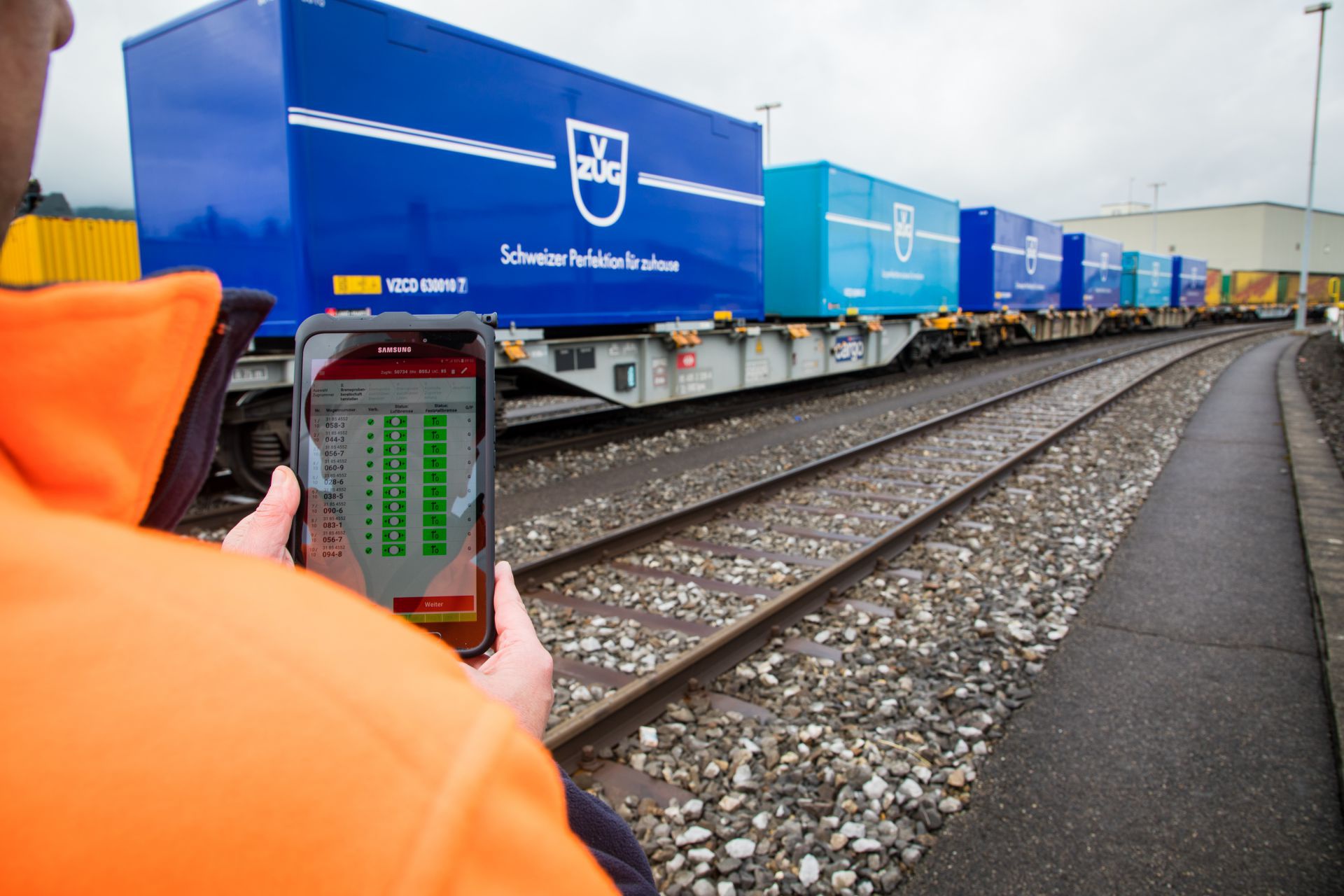 Digitaler Schienengüterverkehr auf Schiene mit dem Gesamtsystem WaggonTracker