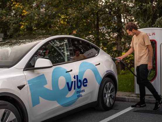 vibe moves you – Österreichs erstes, vollelektrisches Auto-Abo