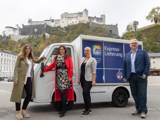 dm Express-Lieferung per E-Mobil in Salzburg