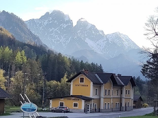 Beschilderungen für Wege und Touren ab der letzten Öffi-Haltestelle