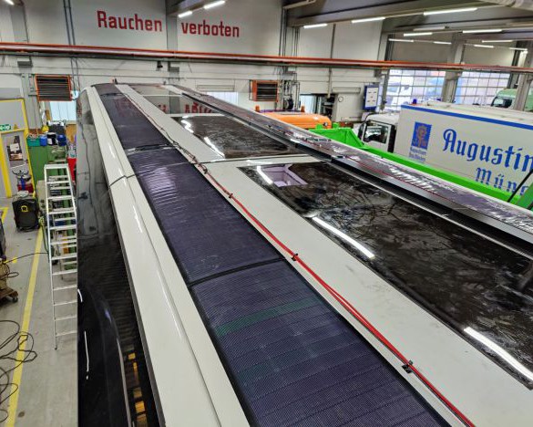 Erste Photovoltaik Anlage auf Reisebussen
