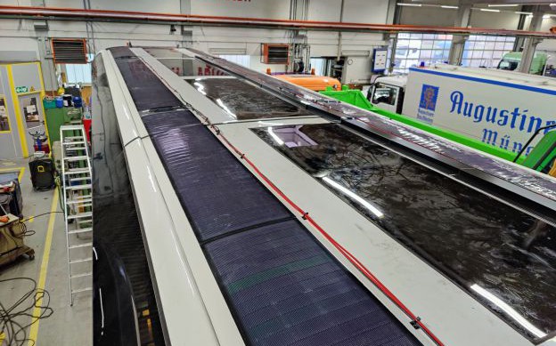 Erste Photovoltaik Anlage auf Reisebussen