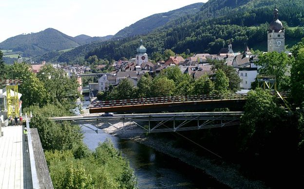 Schlosssteg 2.0 - eine kombinierte Rad- und Fußgängerverbindung zweier Stadtteile