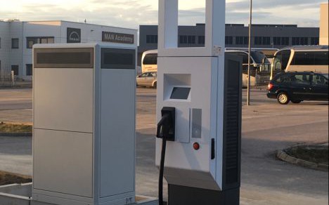 ABB High Power Charging bei MAN Bus & Truck mit bis zu 175 kW für unterschiedliche Elektrofahrzeuge im Einsatz in Werkstätten – für Kunden – und die Öffentlichkeit