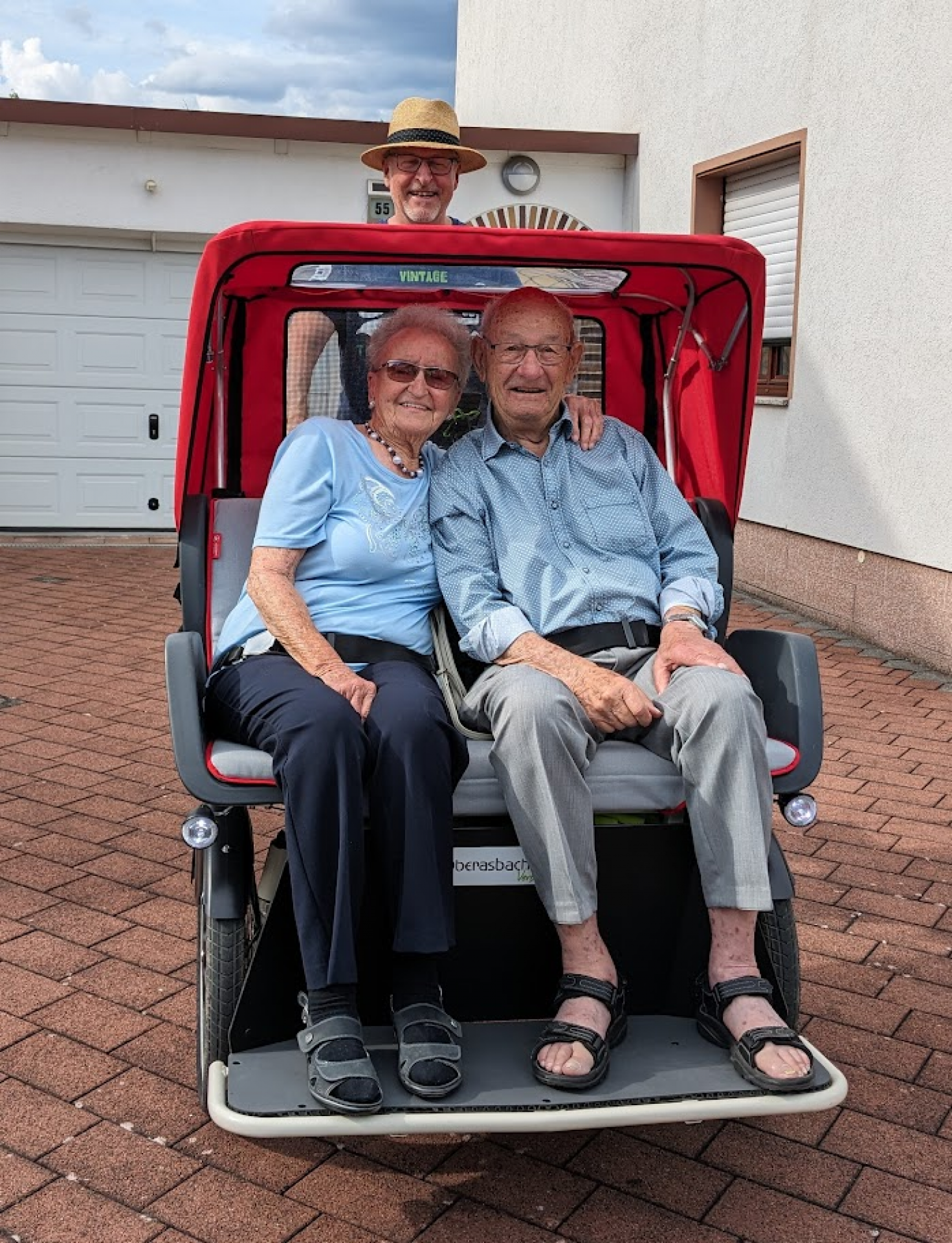 © Renate Schwarz Gemeinsam unterwegs sein-Miteinander für Oberasbach-Eine Fahrt mit einer E-Rikscha