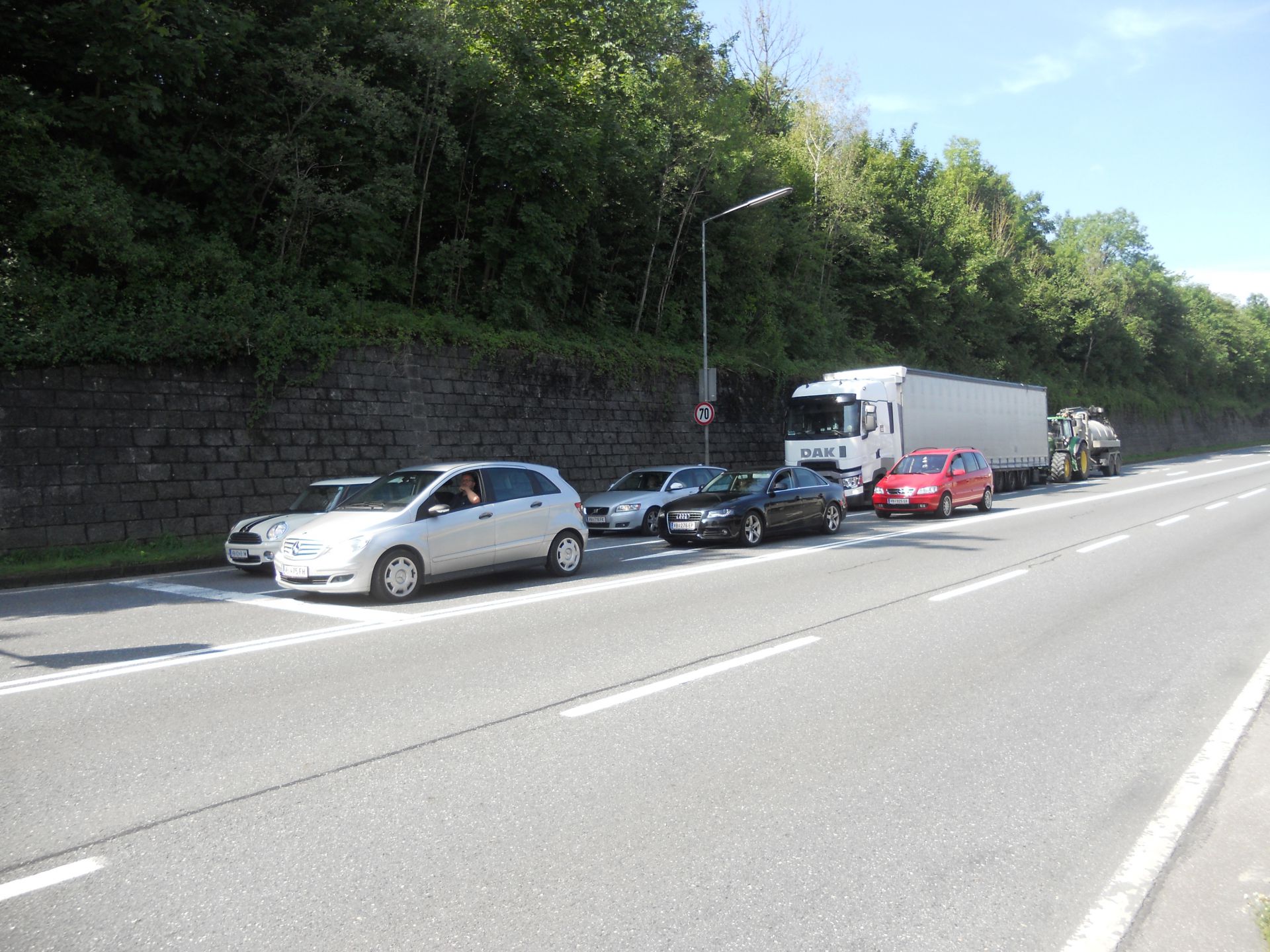 Energiesparen durch Ausnützung des Gefälles bei der Westeinfahrt auf der B1 in Vöcklabruck